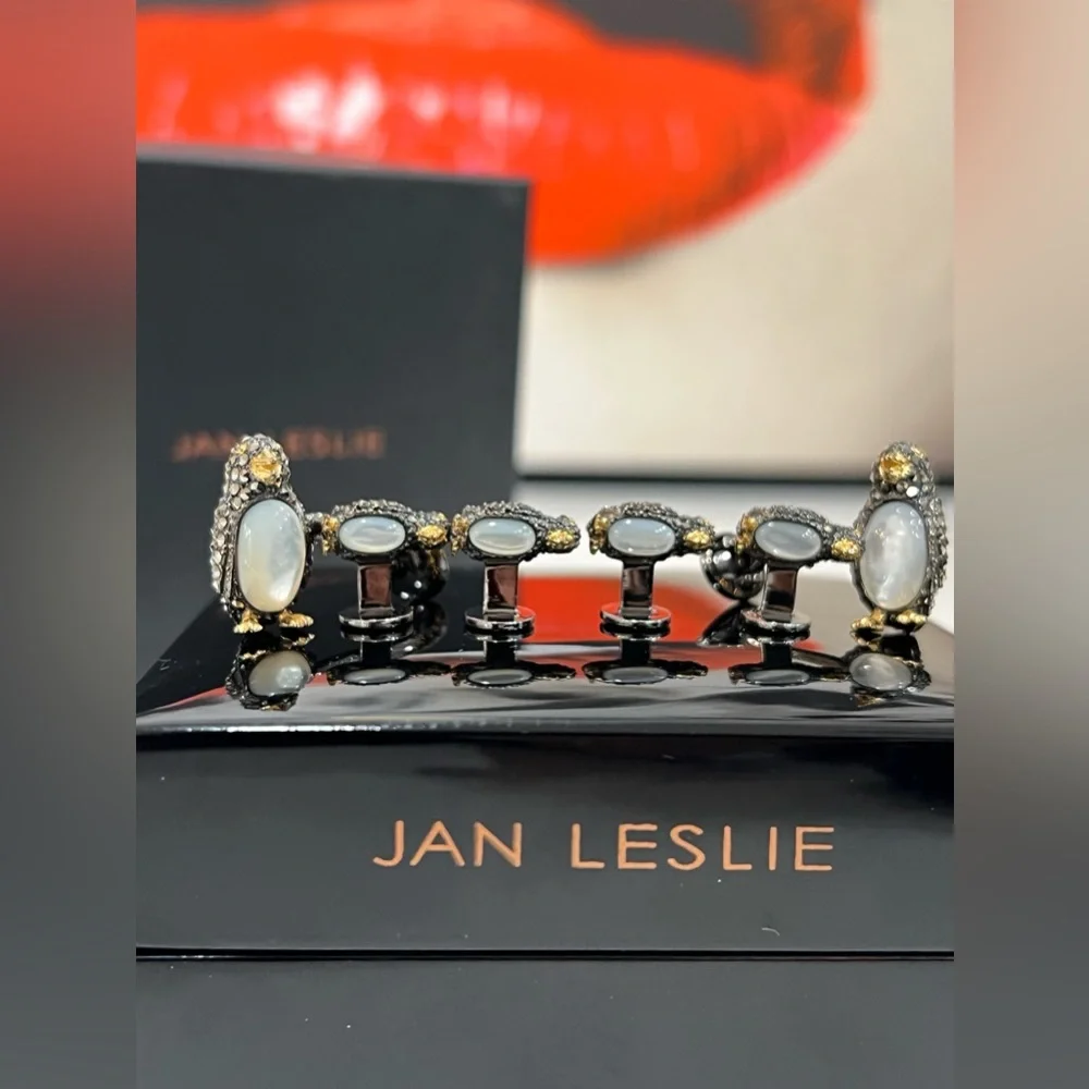 Jan Leslie details like